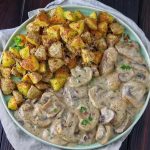  طرز تهیه سس قارچ با سیب زمینی سرخ کرده رستورانی؛ رسپی کامل و خوشمزه